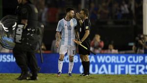 Messi a făcut "spectacol" în meciul Chile - Argentina, dar nu cu mingea la picior: i-a înjurat pe arbitri. Reacția nervoasă a fost prinsă de camerele video