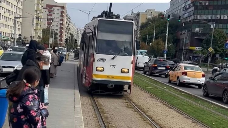 Milionarul român merge cu tramvaiul 5 în București: „Șofer personal. Împărțit cu 40+ pasageri”