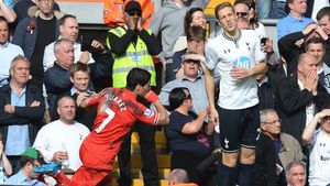 Record istoric stabilit de Suarez la 4-0 cu Tottenham. E primul jucător al lui Liverpool care dă 29 de goluri într-un sezon din Premier League