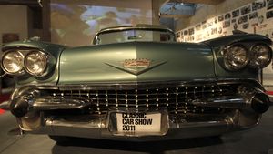 O femeie a început să repare un Cadillac rar din 1958, dar mecanicul a fugit cu piesele. Ce s-a întâmplat după 20 de ani