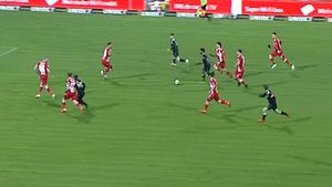Platini și-a amintit cu Dinamo cum e să marchezi! Fază fabuloasă reușită în Ștefan cel Mare de mijlocașul lui Poli Iași | FOTO&VIDEO