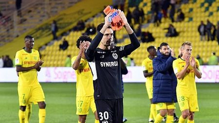 Gazonul de pe Arena Națională, inamicul României. Tătărușanu: "Execrabil. Se rupea din toate părțile" + Răzvan Marin: "Am schimbat ghetele de trei ori"