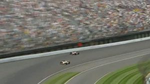 Cursă cu final neașteptat la Indianapolis!** Vezi accidentul care "i-a furat" victoria VIDEO