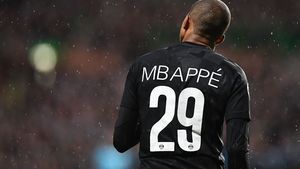 VIDEO | Reacția nervoasă a lui Mbappe, care i-a adus eliminarea în ultimul minut al partidei cu Nimes. Ce l-a scos din sărite pe tânărul atacant; "Aș face-o din nou!"
