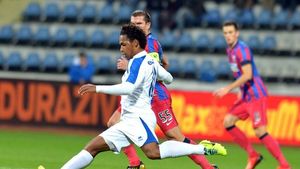 Eric salută transferul lui Breeveld: "El e noul jucător al Stelei." Mesajul postat de brazilian