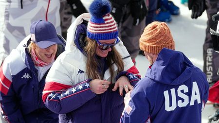 JO CORTINA MILANO 2026 A câştigat aurul olimpic la Milano şi a fost cerută imediat, pe pârtie, în căsătorie
