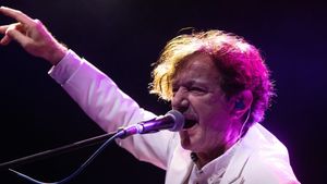 Ce a făcut un român când l-a văzut pe Goran Bregovic în aeroport, la Munchen. Nici soția n-a reuşit să-l ajute