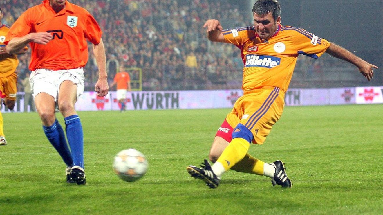 "Generația de Aur" se pune în mișcare în scop caritabil. Hagi, Belo și Sabău joacă fotbal pentru juniorul de la CSMS Iași cu probleme grave de sănătate