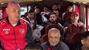 Poliția a intervenit în forță după ce spectatorii au luat la bătaie jucătorii la un meci de fotbal din Cluj