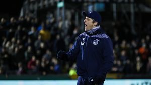 Scandal conjugal șocant! Fostul mijlocaș al Angliei, Joey Barton, „și-a lovit soția cu picioarele în cap, după ce a băut cinci sticle de vin", conform mărturiilor de la tribunal!