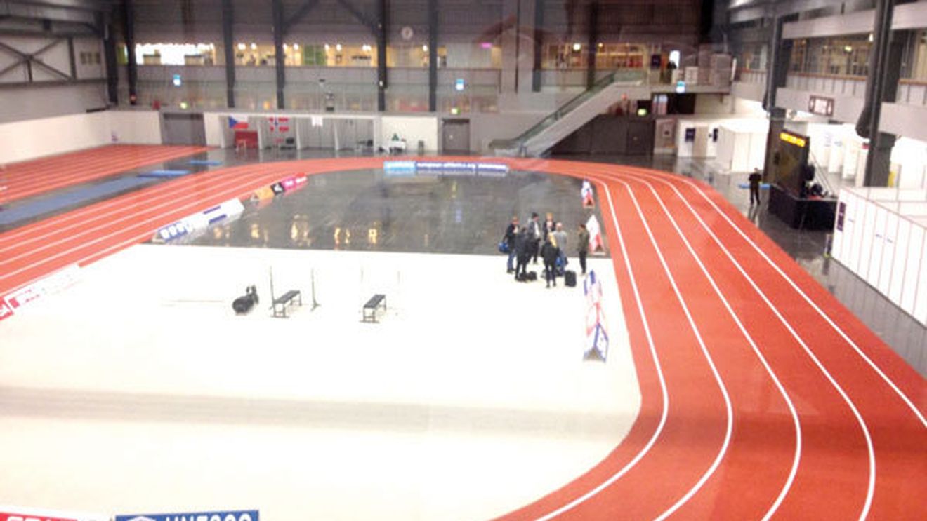 Minunea pe care românii nu o credeau posibilă. Au făcut o sală într-o zi!** Atletismul vrea să renască într-un OZN la care nu îndrăznim nici să visăm