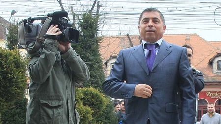 "Turcu e trompeta lui Dinamo!"/ **"Sichitiu e impotent!"