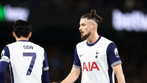 „A fost stăpân!”. Englezii sunt la picioarele lui Radu Drăgușin după ce l-a transformat pe Erling Haaland într-un anonim în Manchester City - Tottenham 0-4