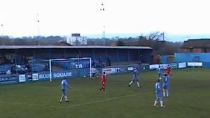 VIDEO** Cel mai nou "tontogol"! Vezi autogolul anului