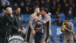 Fanii lui Spurs au explodat după ce Radu Drăguşin a fost iar rezervă! Managerul Ange Postecoglou, pus la zid: „Ține-l rezervă pe Romero! O să pierzi locul 6 dacă nu-l bagi pe român"