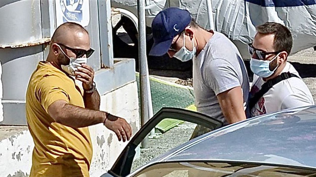 VIDEO! Bătaia lui Harry Maguire, filmată. Starul lui United a lovit cu pumnii și picioarele. UPDATE | A fost eliberat! Ce acuzații i se aduc + tentativa de mituire a polițiștilor