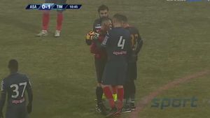 Nu a mai rezistat când a văzut ce se întâmplă pe teren. Mesaj tranșant pentru arbitrul de la ASA - ACS Poli: "Dacă mă accidentez, vă dau în judecată"