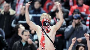 Scandalagii de la Dinamo - Vorskla, identificați și amendați! Vezi pedepsele primite de fanii "câinilor"