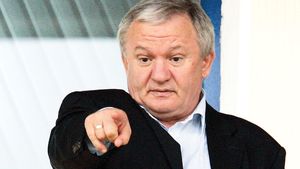 Porumboiu: "Corpodean poate arbitra impecabil orice finală de Campionat Mondial! Doar să vrea"