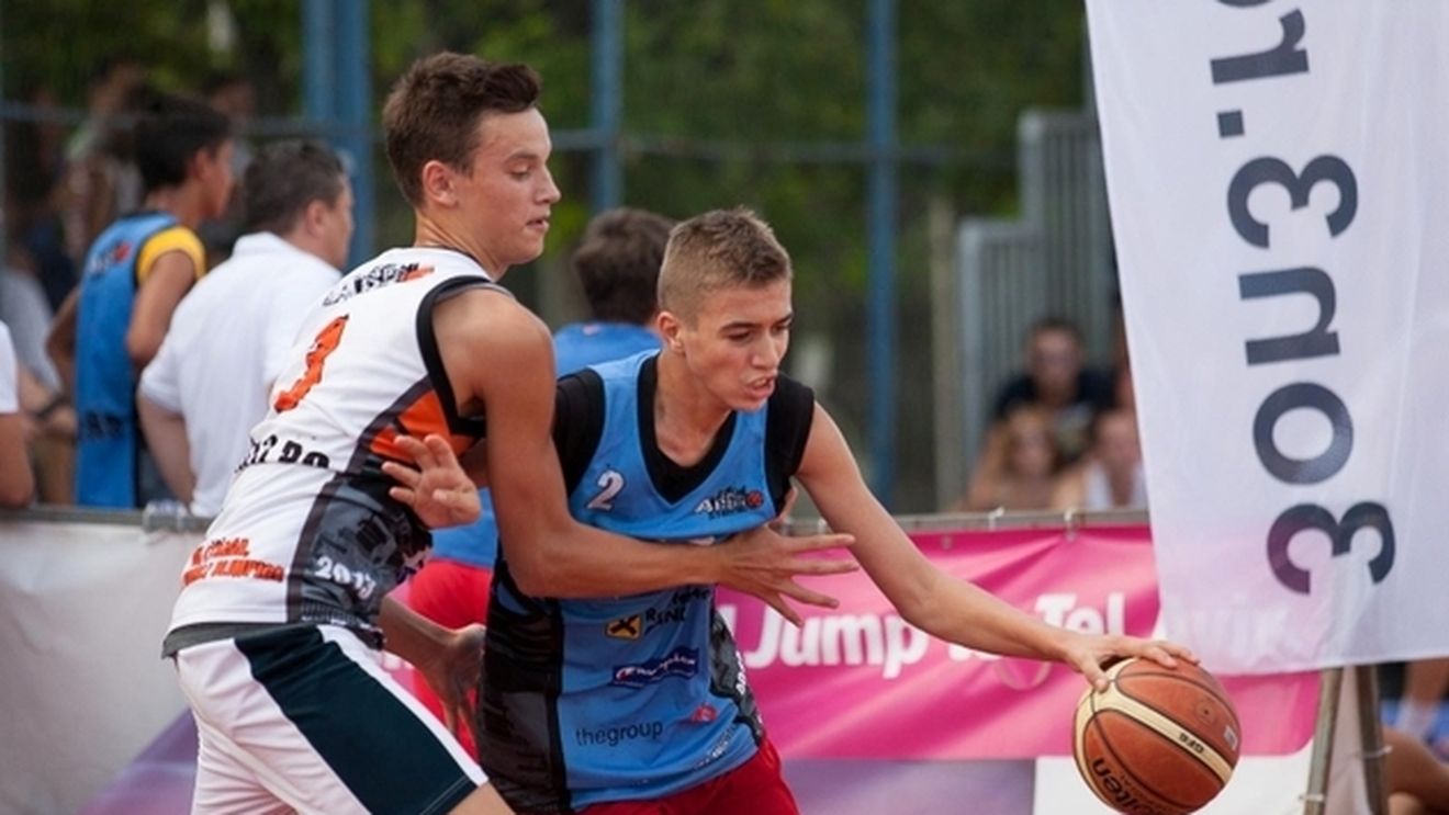 Joacă de nota 10 la Cupa liceelor "Stelian Gheorghiu" la baschet 3x3
