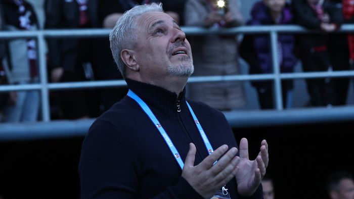 L-au auzit pe Șumudică la conferință și au dat verdictul: „Nici el nu crede ce spune”. EXCLUSIV