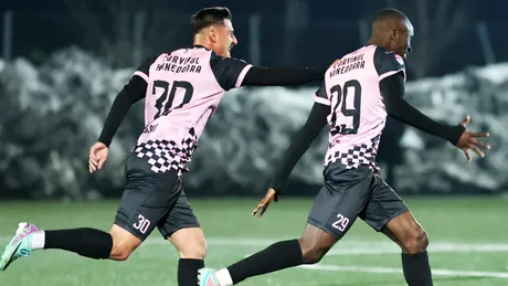 Corvinul Hunedoara merge fluierând spre SuperLiga. A câștigat și la Reșița, iar Florin Maxim e convins: ”Nu trebuie să existe presiune”