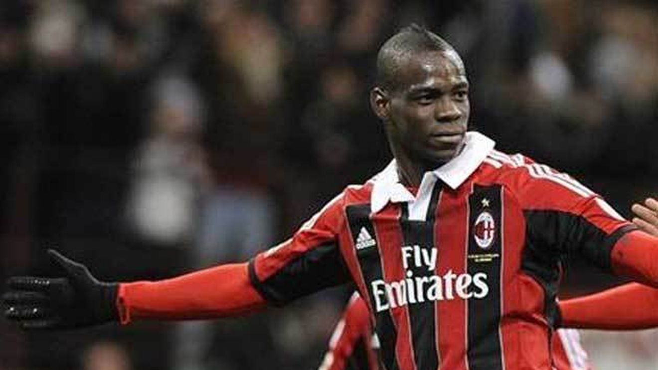 Dar chiar întotdeauna numai el?:)** Balotelli a înscris din nou pentru Milan și a egalat un record vechi de 15 ani. VIDEO - Ce a reușit 'Super Mario' cu Parma: