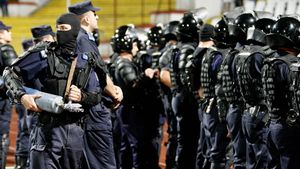 VIDEO** Bătaie ca-n filme în fața stadionului Dinamo!