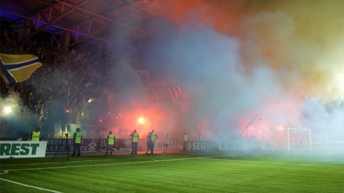 "Lupii galbeni" nu-și schimbă năravul. Petrolul, sancționat de FRF cu o amendă usturătoare după ce fanii și-au făcut de cap la un meci de juniori
