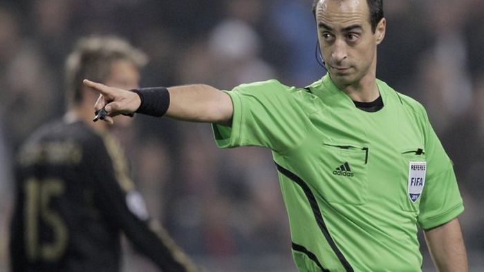 Porumboiu critică arbitrajul de la Astana: "Arbitrul a fost depășit de joc și a fost penibil!" Mesajul clar pentru Burleanu: "Își omoară timpul de pomană!"
