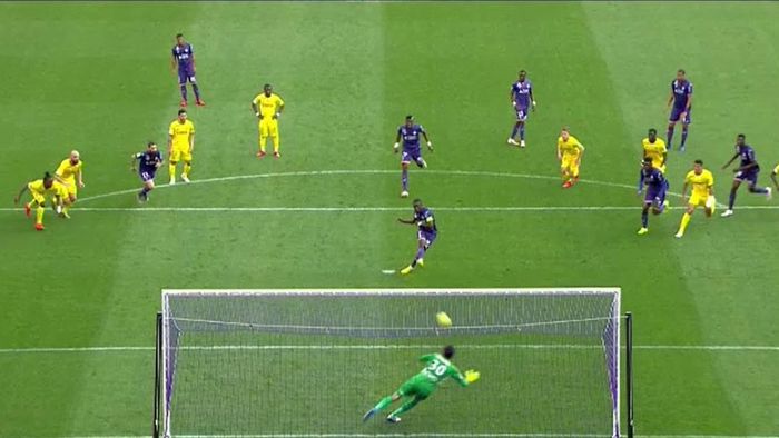 Ce mare e Tătărușanu! VIDEO | Goalkeeper-ul român i-a "scos" din nou pe cei de la Nantes și a apărat un penalty