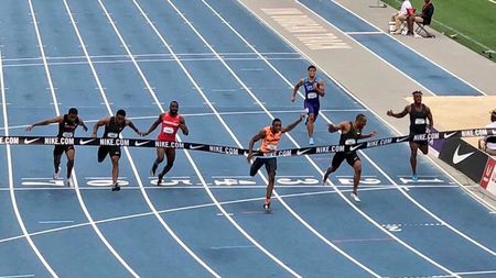 S-a stabilit cel mai rapid timp al anului în proba de 100 de metri! "Am dovedit că sunt aici cu câinii mari și încerc să fiu la fel de mare ca și ei"