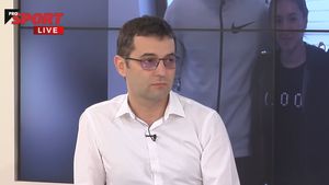 "Aveam o viteză ca cea a lui Lăcătuș, o tehnică precum a lui Hagi și inteligența lui Einstein". S-a lăsat de fotbal la doar 17 ani, iar acum este unul dintre cei mai importanți medici: "Jucam pe post cu Lăcătuș"