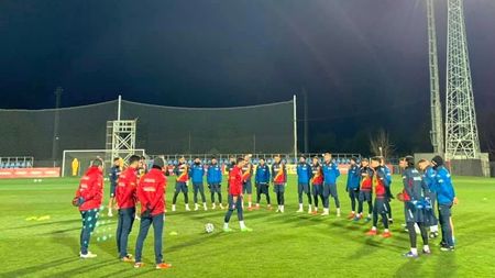 Tricolorii lui Mirel Rădoi și-au ales numerele de pe tricouri pentru debutul în preliminariile CM 2022! Jucătorii lăsați în afara lotului pentru meciul cu Macedonia de Nord | FOTO