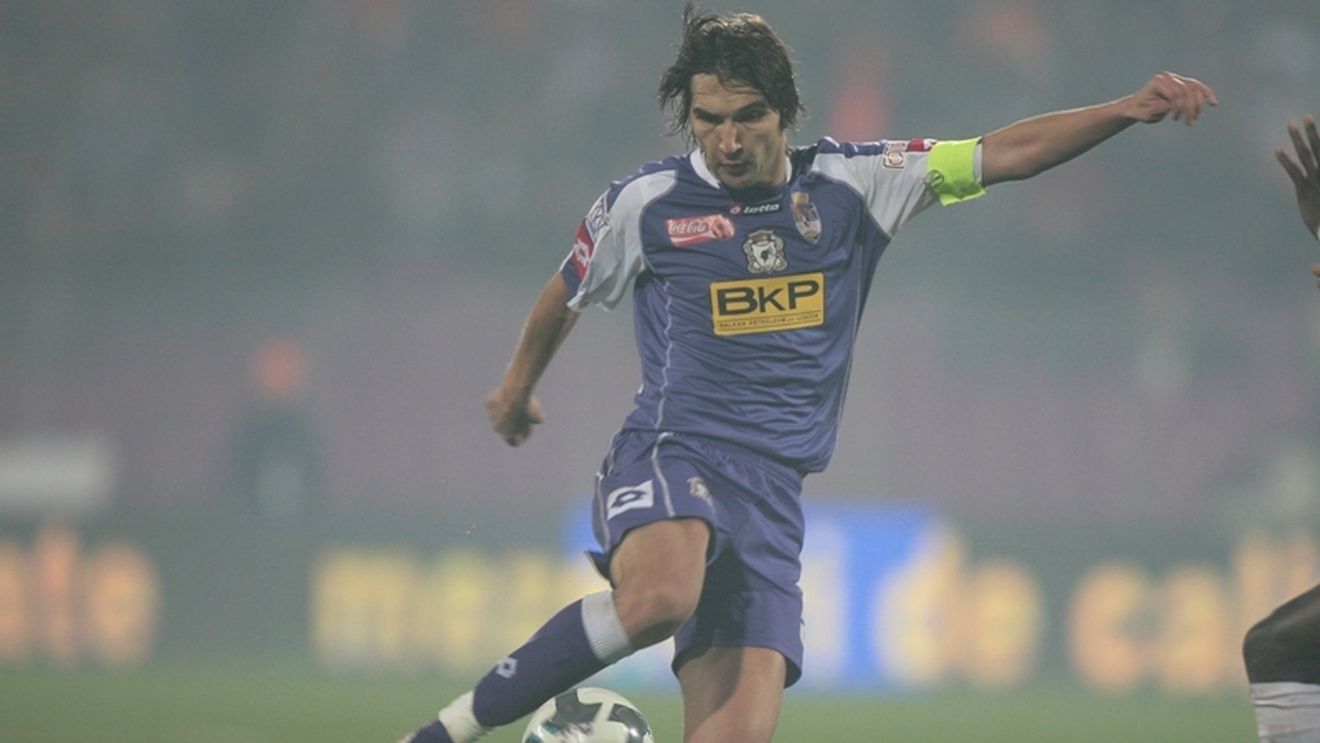 Alexa:** "Tușierul mi-a zis la pauză că se retrage dacă a fost penalty! Sper să se țină de cuvânt!"