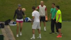 VIDEO Maria Sharapova face spectacol cu mingea de fotbal