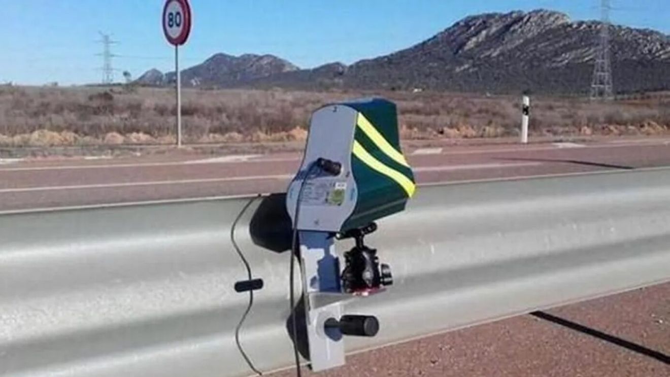 Unde era ascuns radarul poliției. Ce a descoperit un motociclist: mulți s-au întrebat dacă e legal