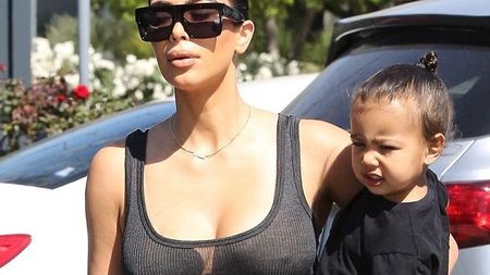 Kim Kardashian, o nouă apariție controversată. FOTO | E "foarte însărcinată", dar a ales cea mai mulată rochie cu putință