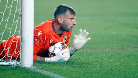 Lukas Zima, gafă de cascadorii râsului în FC U Craiova - Petrolul 2-0. Portarul ploieștenilor a comis o eroare monumentală