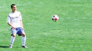 Nepotu' vs. bunicu'!** Confruntare incredibilă la un meci din Liga a II-a