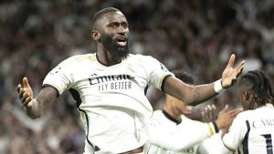 Aşa ceva se vede doar la județeană! Rudiger a aruncat cu o sticlă după arbitrul finalei Barcelona - Real Madrid 3-2 şi a fost eliminat