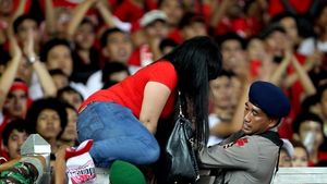 Tragedie în Indonezia:** trei persoane au murit și cinci au fost rănite! Suporterii au aruncat cu pietre și cărămizi!