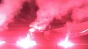 Spectacol cu torțe și fumigene în Ghencea! Ce au sărbătorit suporterii de la CSA Steaua | VIDEO