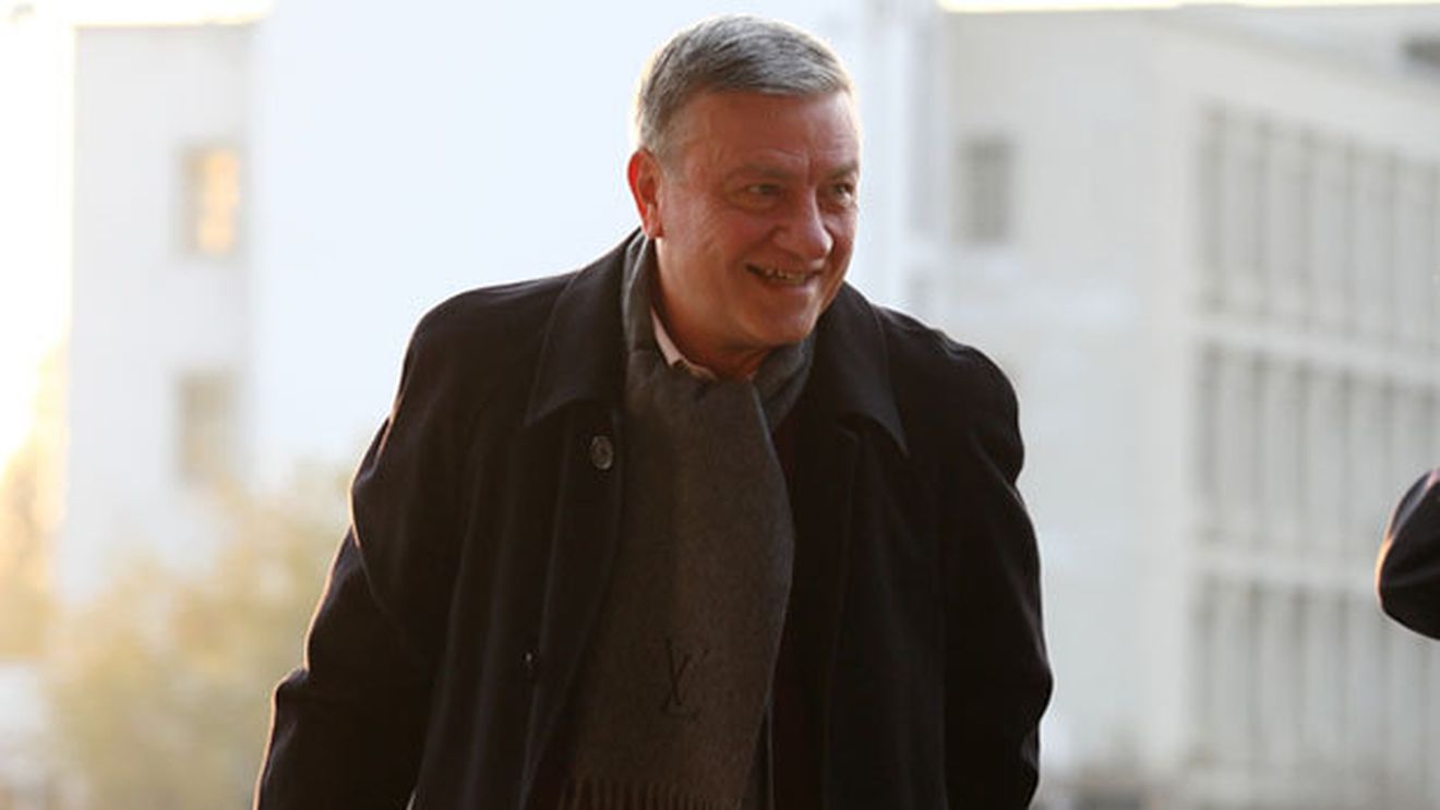 Oficialii FRF, acuzați: "SRL-ul lui Sandu a luat-o razna!** Asta nu mai e naționala noastră, ci o afacere de grup!"