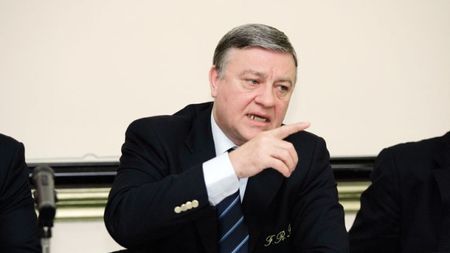 Mircea Sandu către fotbaliști: "Acceptați reducerea salariilor ca să nu muriți de foame!"