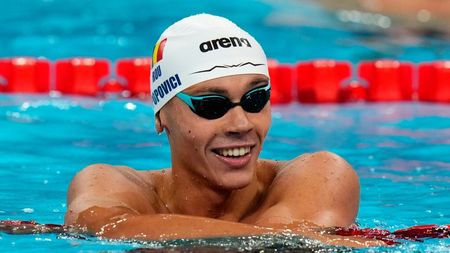 Imagini fabuloase cu David Popovici şi maşini de sute de mii de euro. "Choose your player"