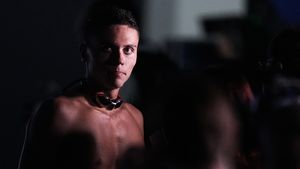 S-au lămurit cu David Popovici. Ce şanse îi dau americanii românului în finala unde se va lupta cu Jack Alexy, noul fenomen din SUA