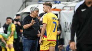 Mircea Lucescu, reacția serii când a fost întrebat dacă mai convoacă un atacant: „Dacă-mi dai unul…”