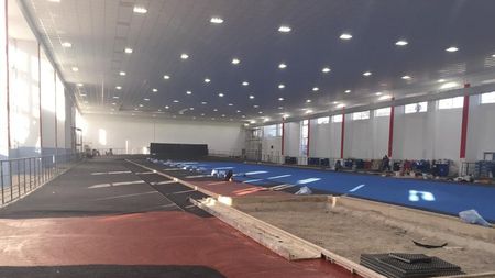 FOTO | Bijuteria de lângă Național Arena, aproape gata. Sala reabilitată pentru toți sportivii din lotul național va avea pistă albastră