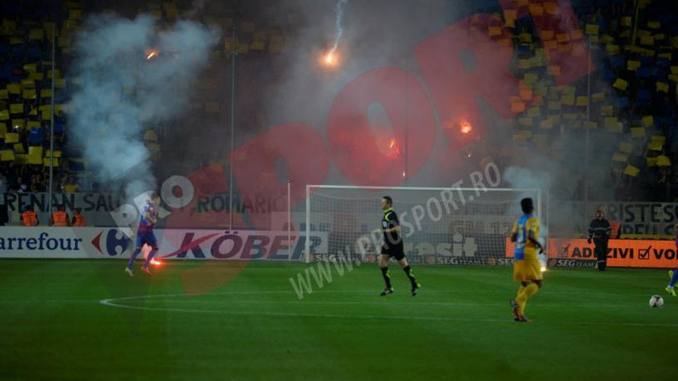 GALERIE FOTO | 3 mesaje afișate de fani la Petrolul - Steaua. "Prin Ghencea nu călcați, pe Look nu vă uitați. Când nu sunt pufuleți, nici voi nu mai sunteți"